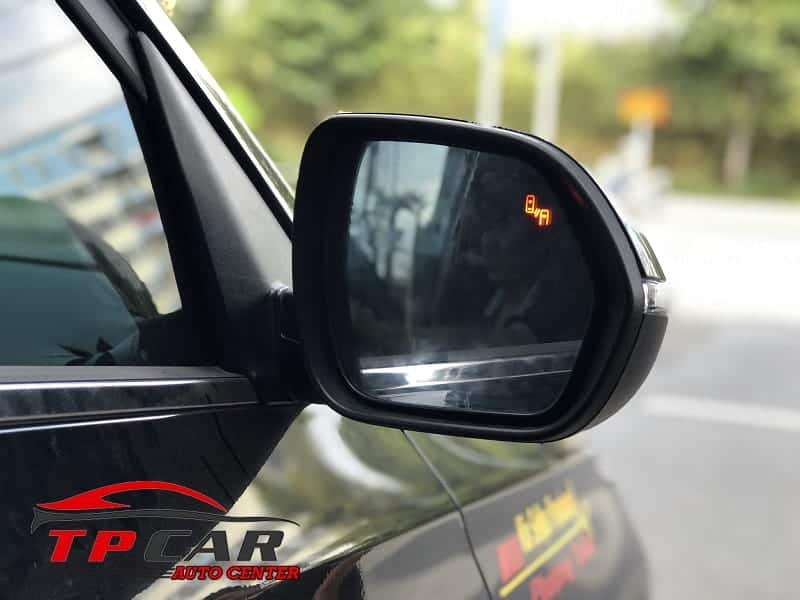 cảnh báo điềm mù ô tô trên gương